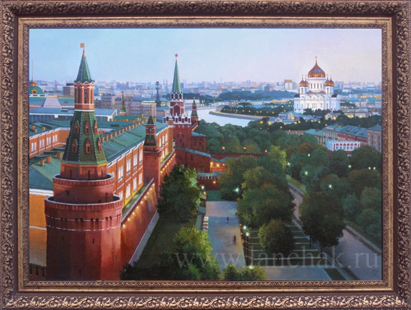 Майская Москва, зелень и весеннее небо над городом, стены и башни Кремля